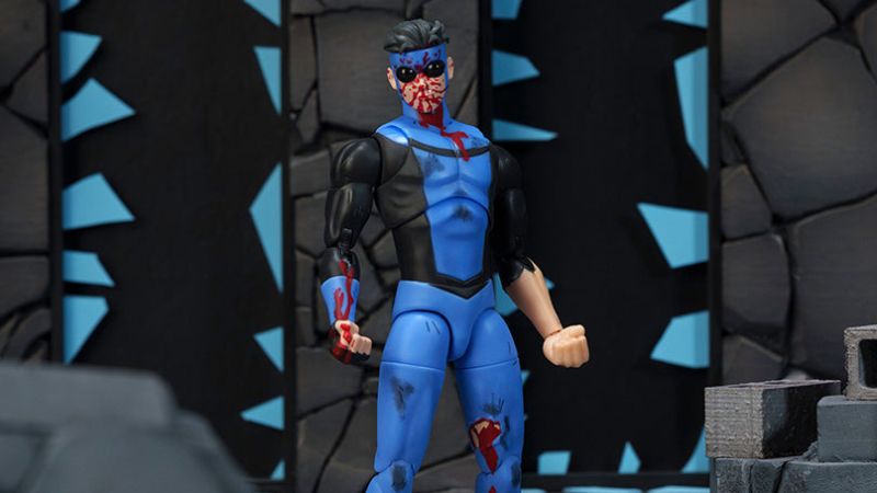 SDCC 2026 Exclusive Battle Damaged Invincible 015